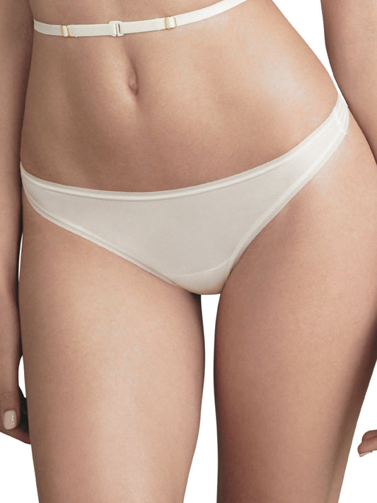 String tanga Etna Selmark mariage